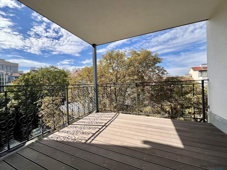 Exklusive 3-Zimmer-Dachgeschoss-Oase mit sonnigem Balkon & grünem Innenhof
