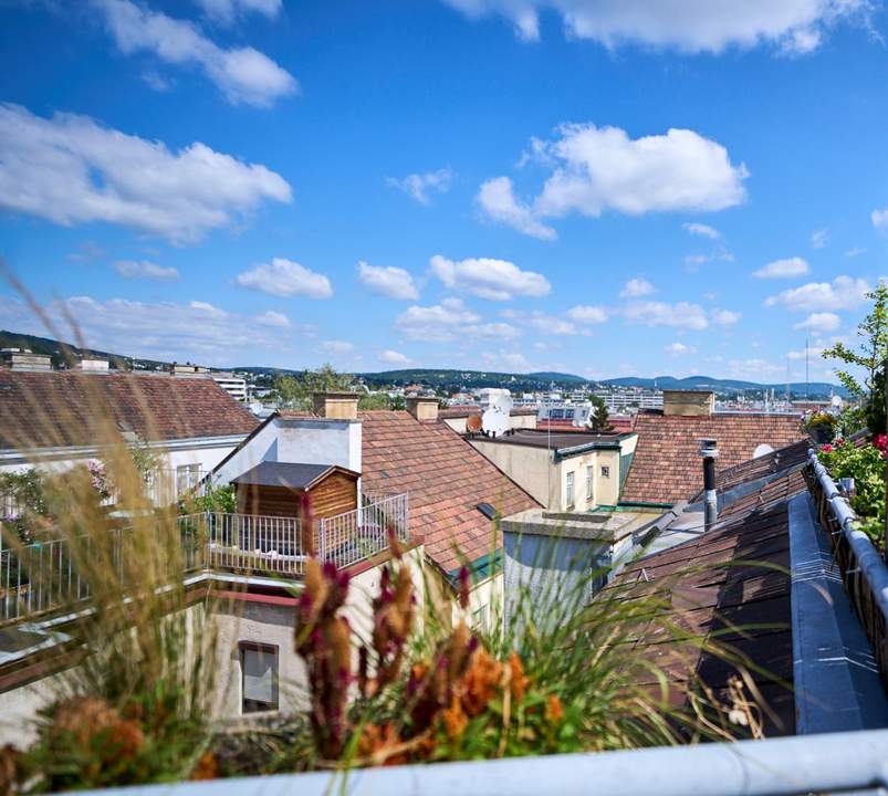 "Dachgeschoss-Maisonette mit Terrasse & Fernblick | Wohnen auf 2 Ebenen am Fuße des Wilhelminenberg"