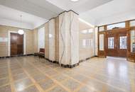 Erstbezug nach Sanierung - Stilaltbauwohnung mit kleinem Balkon