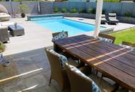 MODERNES TRAUMHAUS mit POOL & WELLNESSBEREICH / ZENTRUMSNAHE RUHIGE SIEDLUNGSLAGE / SACKGASSE