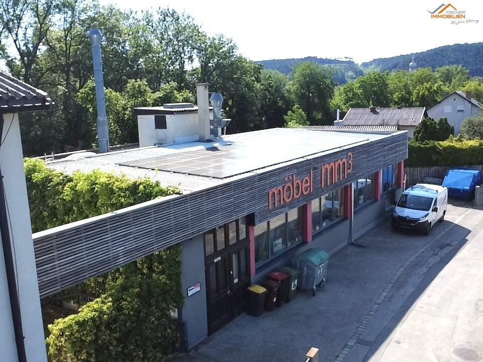 Betriebshalle mit Lackieranlage