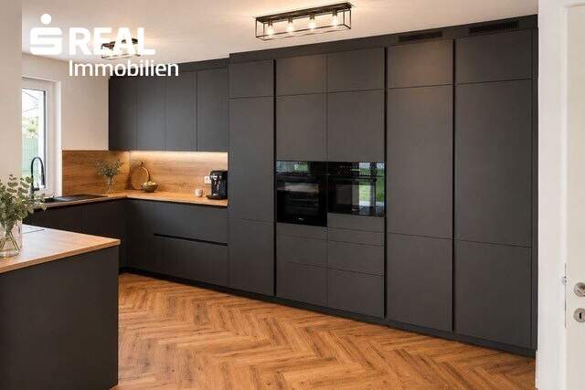 Haus-im-Haus-Gefühl: Exklusive 5-Zimmer-Maisonette mit Garten, hochwertiger Küche, tischler Einbaumöbeln und 3 Stellplätzen – provisionsfrei, Wohnung-kauf, 635.000,€, 2020 Hollabrunn