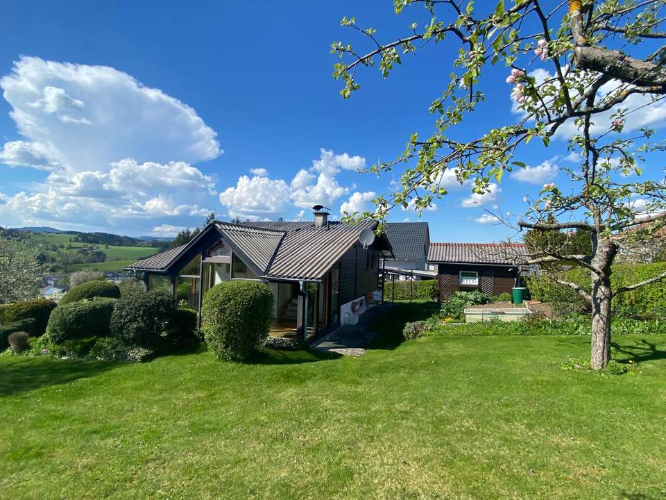 Baugrundstück mit Wochenendhaus - herrliche Aussicht ins Mühlviertel!