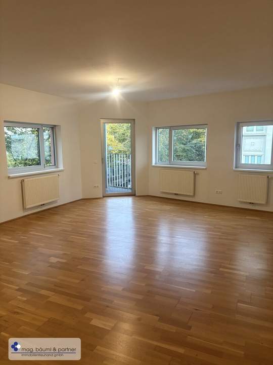 Zentral-begehbare 3 Zimmerwohnung mit Aussenfläche