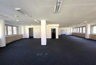 Moderne Bürofläche mit großem Besprechungsraum und Concierge-Service