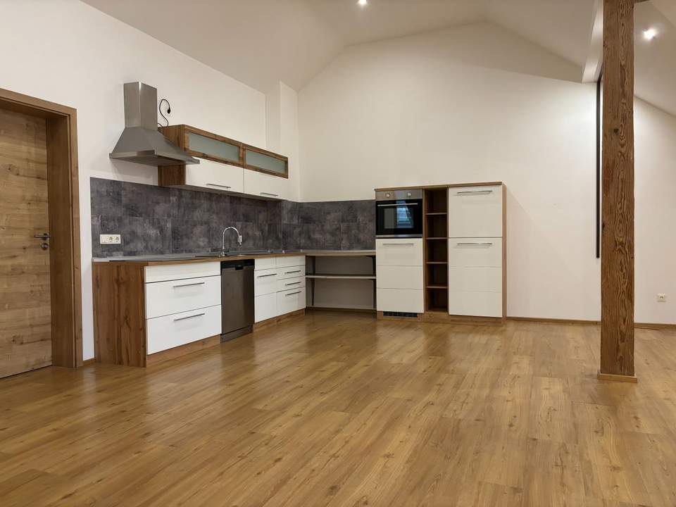 Schöne Dachgeschosswohnung in zentraler Lage: 109 m², 3 Zimmer &amp; Terrasse