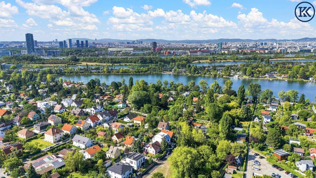 Wohnen am Wasser - neuwertige Doppelhaushälfte im 22. Bezirk