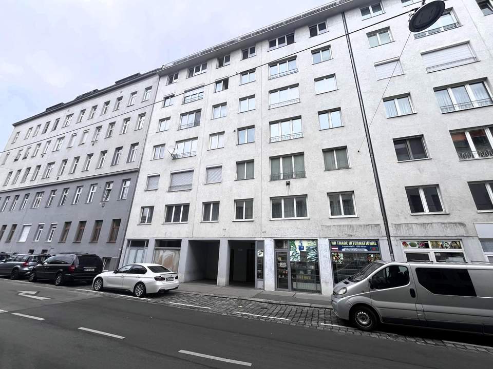 "2 Zimmer Wohnung am Friedrich Engels Platz"