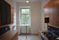 WG-geeignet: Schöner 3,5-Zimmer-Altbau mit hofseitigem Schlafzimmer