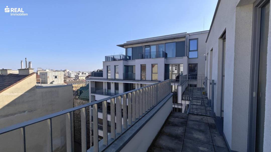 HOFSEITIGE BALKONWOHNUNG IN DER NUSSDORFER STRASSE