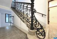 Spektakuläre Dachgeschoßmaisonette mit Terrassentraum und Blick auf die Canisiuskirche