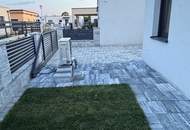 Hochmodernes Seehaus, Bungalow, 3 Zimmer, mit Garten und Terrasse, nur 4 Gehminuten vom Neufelder See entfernt