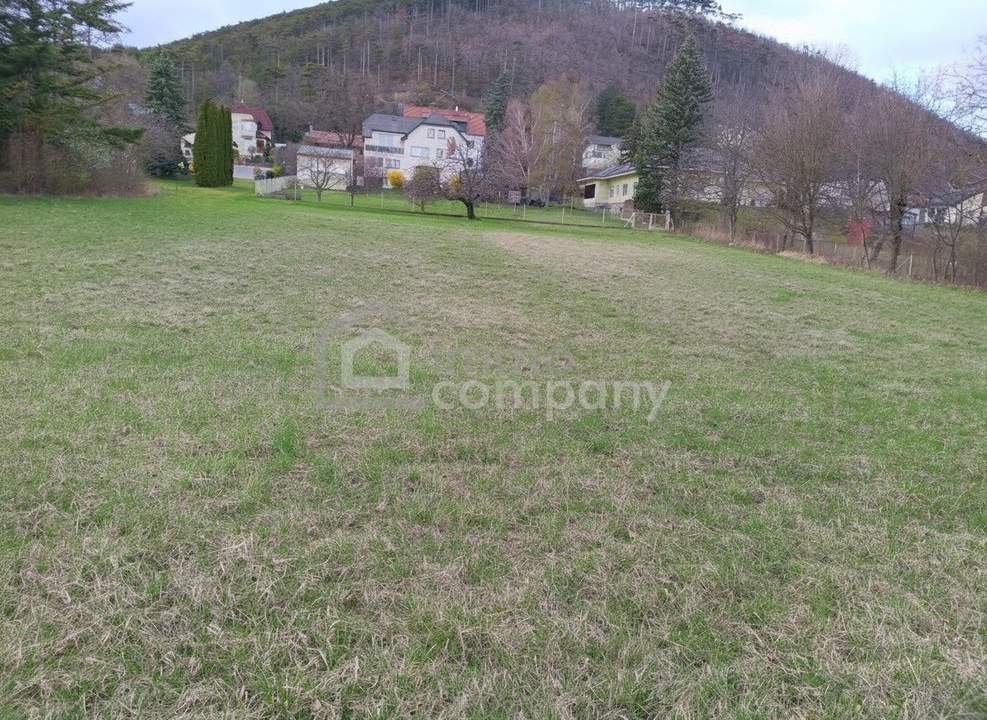 Großflächiges, aufgeschlossenes Baugrundstück mit 2772m² , bei richtiger Teilung sind bis zu 6 Wohneinheiten möglich