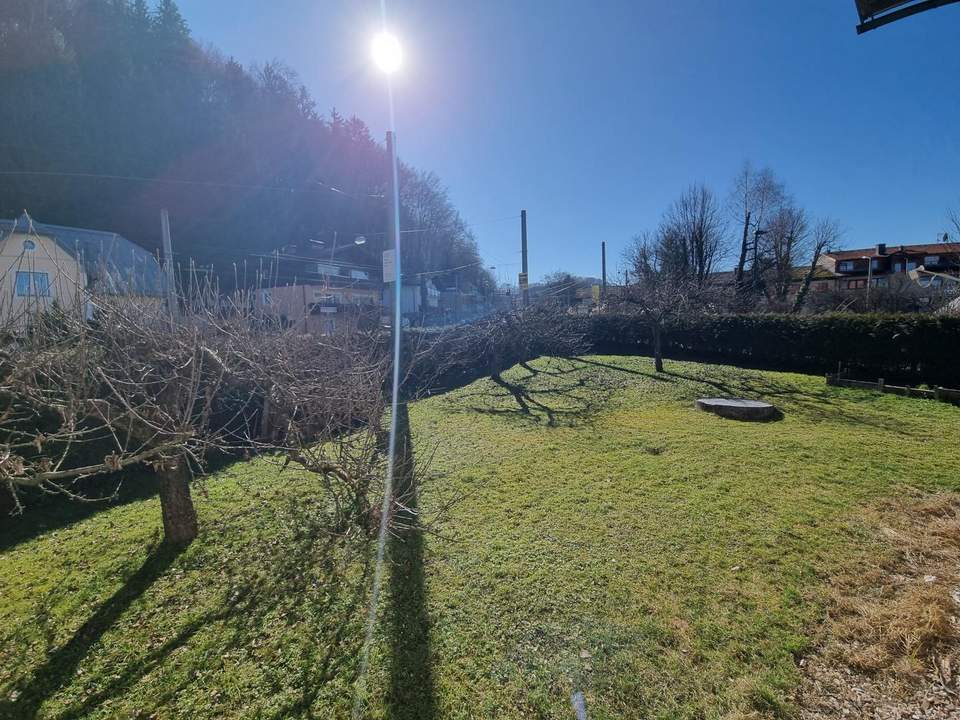 Liebevolle 3-Zi.-Wohnung mit 330 m² Garten!
