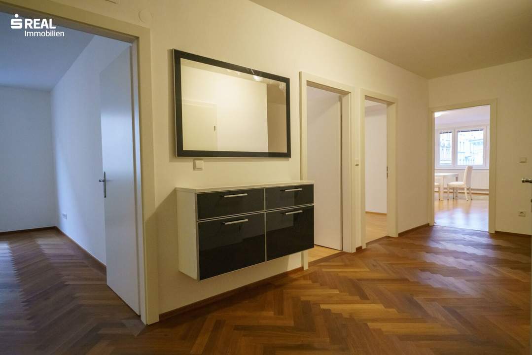 Hochwertig renovierte 103m² - 3 Schlafzimmer, 40m² große Wohnküche, 2 Bäder, Gäste-WC, 2. Liftstock, in ruhiger Einbahngasse!