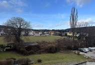 attraktive Eigentumswohnung im 2. Stock mit Lift, Loggia mit wunderschönem Fernblick und Tiefgaragenplatz