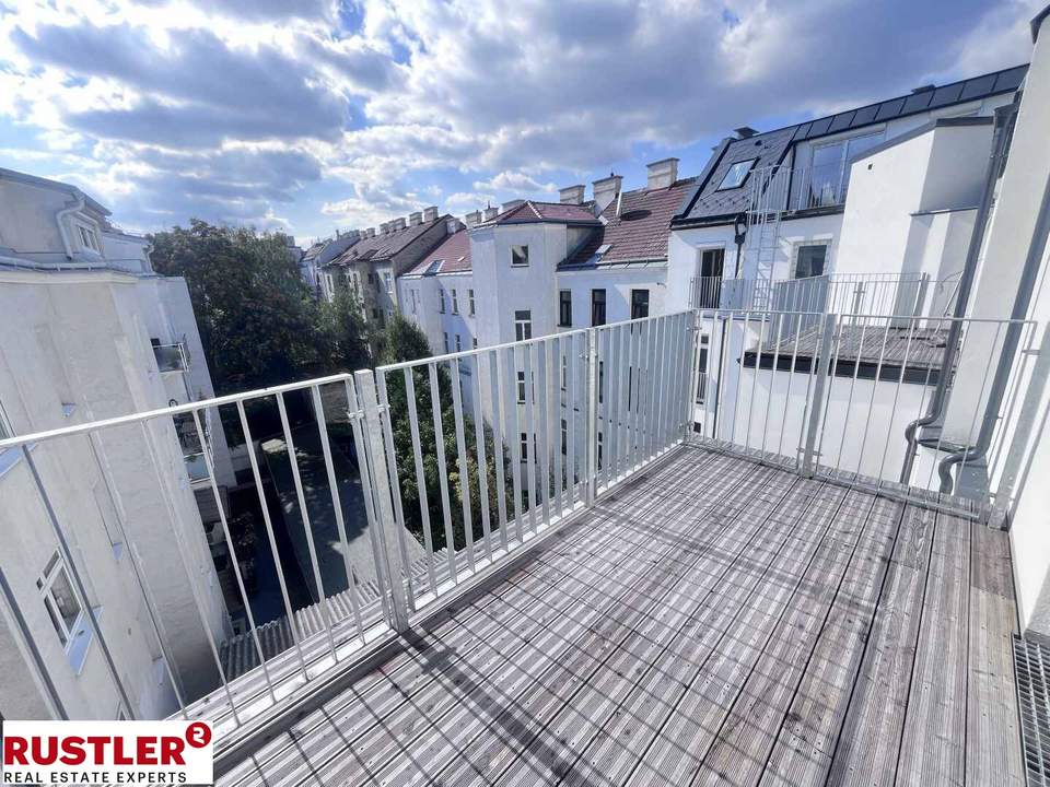 Südseitige Dachgeschosswohnung mit 2 Terrassen | ERSTBEZUG an der U1!