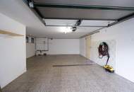 Unterkellerter Bungalow mit traumhaftem Garten u. Doppelgarage in zentraler Lage!