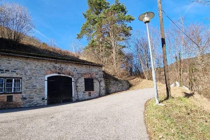 RARITÄT IN SENFTENBERG - GELEGENHEIT AUF EINEN WEINKELLER MIT SCHÖNEM KELLERGEBÄUDE, KELLERRÖHRE SOWIE GARTENHAUS AUF HERRLICHEM TEILWEISE ALS BAULAND GEWIDMETEN GRUNDSTÜCK, Grund und Boden-kauf, 75.000,€, 3541 Krems(Land)