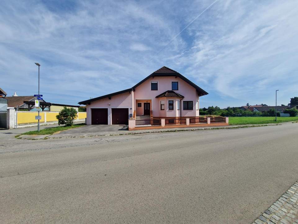 LIEBEVOLLER BUNGALOW MIT PARKÄHNLICHEM GARTEN IN TRAUMHAFTER RUHELAGE MIT HERRLICHEM GRÜNBLICK