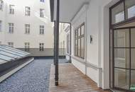 Erstbezug nach Sanierung – Repräsentatives Altbau-Büro nahe Rathaus mit Terrasse