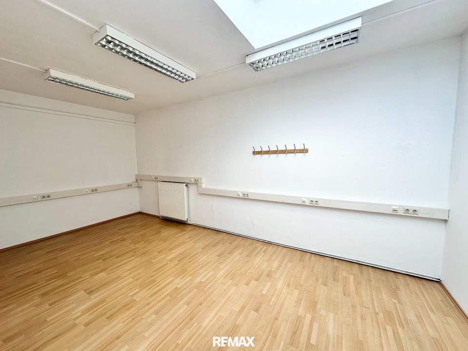 Bürofläche mit 5 Arbeitsräumen und Wartebereich!
