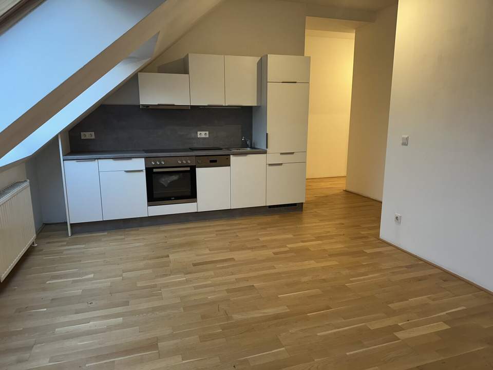 Sonnige Wohnung- Nahe dem Bahnhof bzw. dem Zentrum- nur 16 min. mit der S-Bahn zur U6 Wien Meidling
