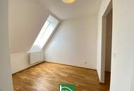 Modernisierte DG-Wohnung in ruhiger Spielstraße beim Familienplatz - Mit Einbauküche und Abstellraum - JETZT ANFRAGEN
