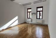 1060! BÜRO mit kleiner Cafeterrasse direkt auf die Mahü!