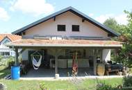 Großpetersdorf: Neuwertiges Zweifamilienhaus in Aussichtslage