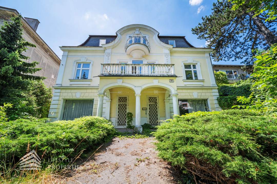 Historische Villa mit Studie für Ausbauprojekt in Grinzinger Bestlage