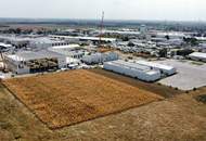 "Bauerwartungsland, unmittelbar angrenzend an den Industriepark Hagenbrunn!