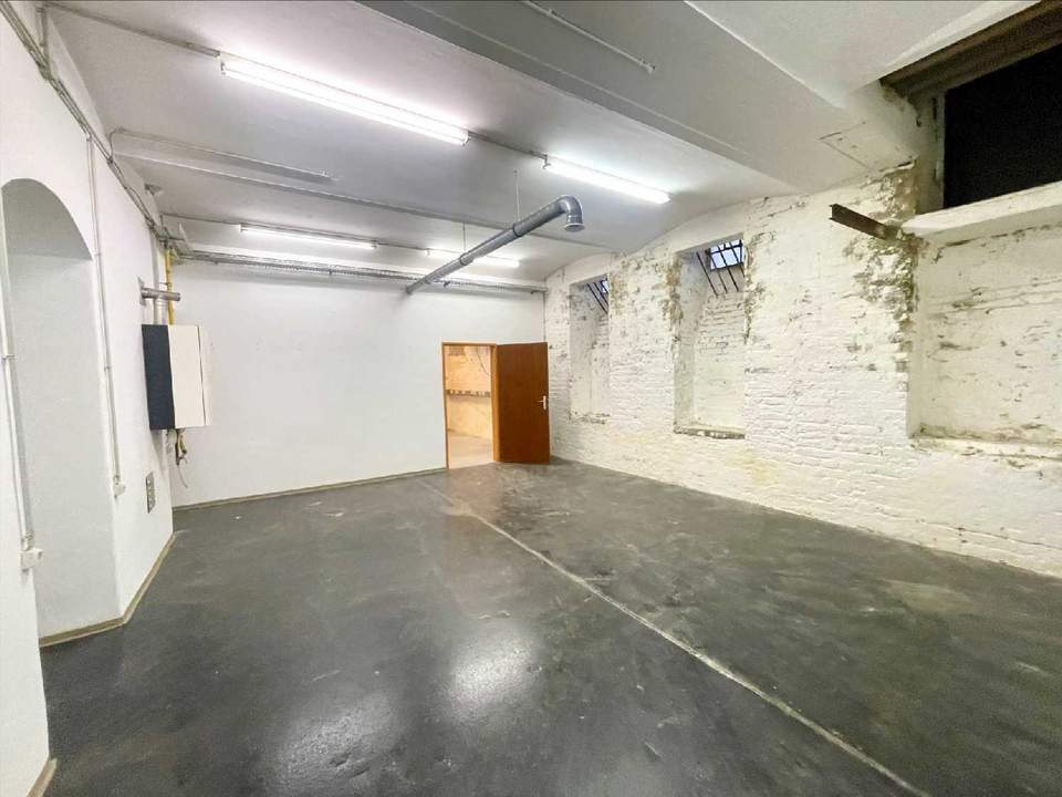 Lagerfläche Nähe Wollzeile zu mieten, kein direkter Straßenzugang KEIN PROBERAUM FÜR MUSIKER