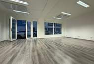 Charmante Büro- oder Geschäftsfläche mit großer Glasfront