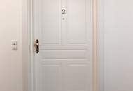 ÜBER 4 METER RAUMHÖHE II PRESTIGE UND ELEGANZ II WOHNEN IM DENKMALGESCHÜTZEN MÖDLINGER STADTJUWEL II FUSSGÄNGERZONE