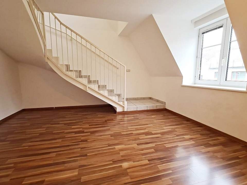 DACHGESCHOSS, U3-NÄHE, 52 m2 Maisonette, 2 Zimmer, Kochnische, Duschbad, Meiselstraße