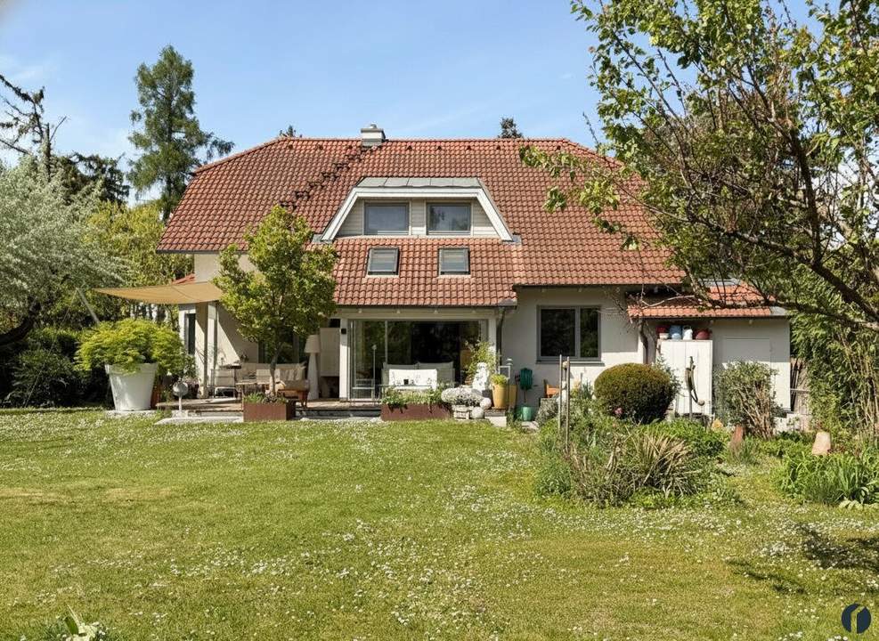 Großzügiges Familienhaus auf 1.449 m² Doppelgrundstück in beliebter Wohnlage