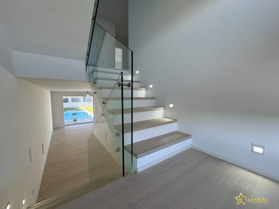 ZIEGELHAUS IN BAUMEISTERQUALITÄT! INKLUSIVE POOL. 5 ZIMMER. PROVISIONSFREI für den Käufer.