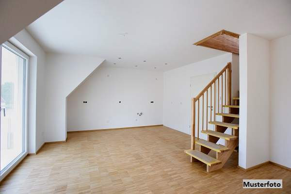 Wohnung Nr. 2 im OG/DG mit Gartenanteil und Carport-Abstellplatz