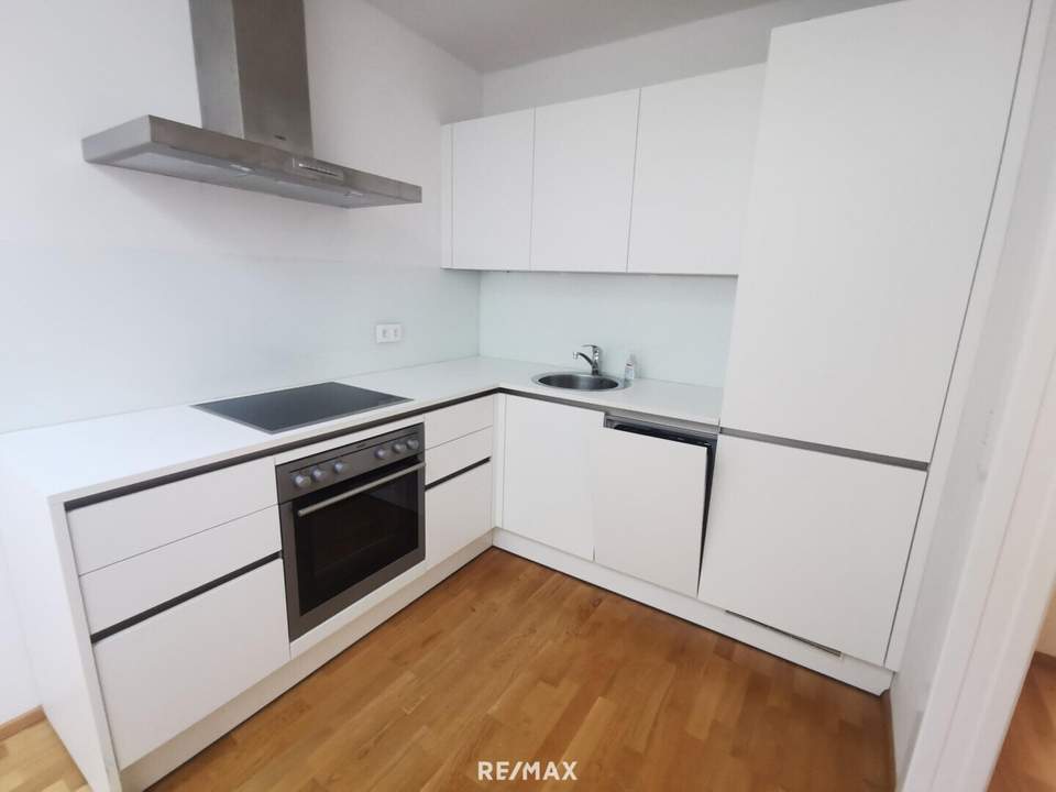 DG-Ausbau in perfekter Lage. 2 Zimmer. Einige Wohnungen auch im Paket zu haben.