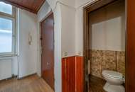 **Hannovermarkt** Renovation Opportunity: 3-Room Period Apartment with Airbnb Potential