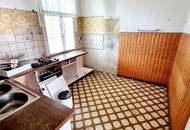 Noch keine Schönheit – aber viel Potenzial! Raumwunder - Selbst Gestalten! Sanierungsbedürftige Altbauwohnung! U-Bahn ums Eck + Traumhaft renoviertes Altbauhaus + Optimalste Infrastruktur und Anbindung!