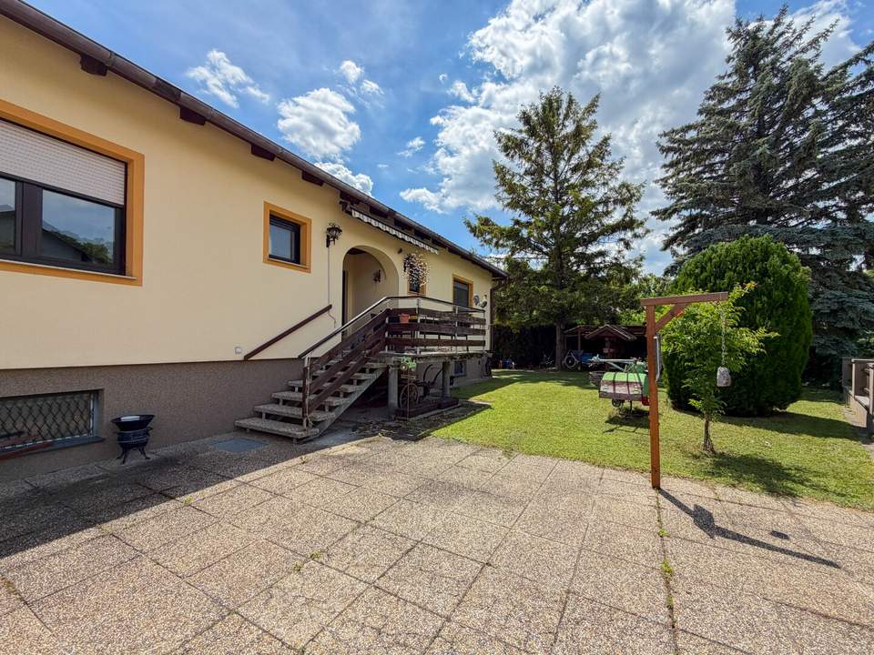 FREIRAUM UND PRIVATSPHÄRE - Einfamilienhaus mit Garage, Pool und großem Garten - voll unterkellert