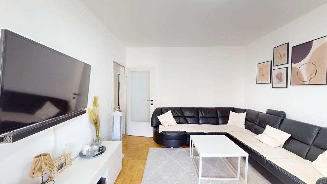 Wow-Faktor garantiert: Komplett sanierte 3-Zimmer-Wohnung mit Balkon &amp; TG!