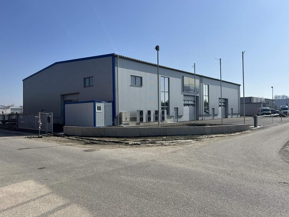 Moderne Gewerbehalle im Gewerbepark Alkoven Teilvermietung !
