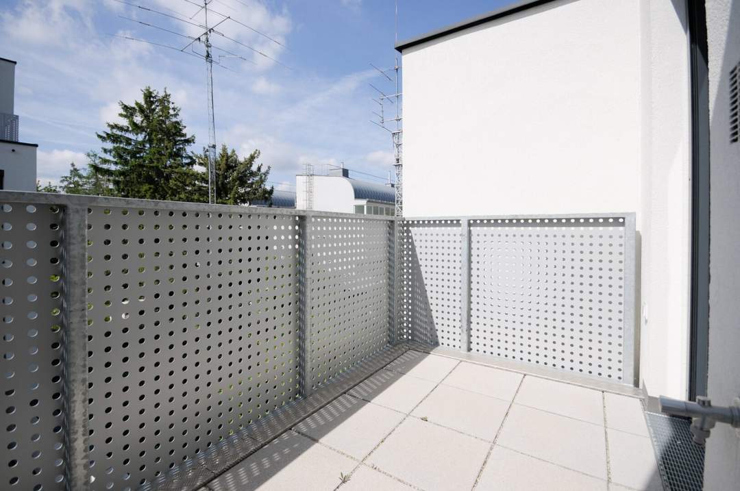 ERSTBEZUG: PRAKTISCHE 2-ZIMMER-WOHNUNG MIT BALKON