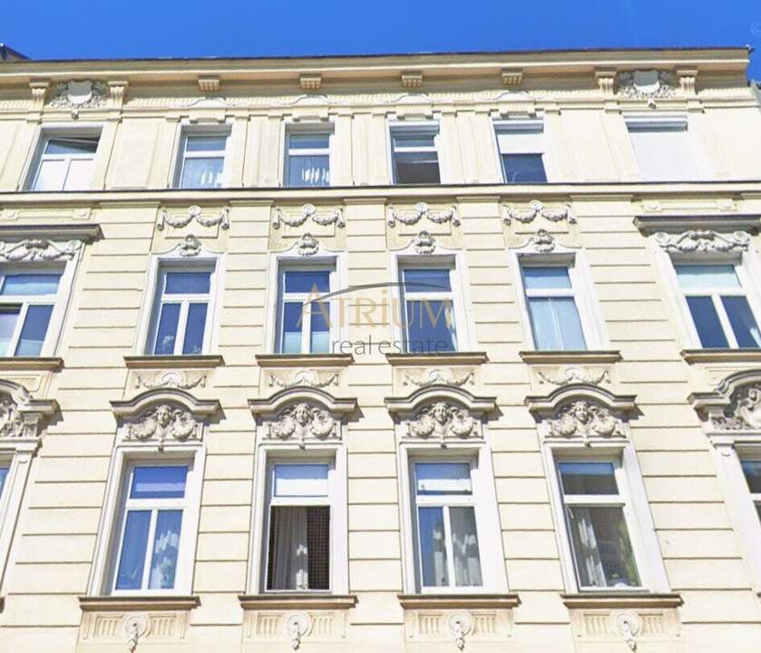 Dachgeschoss mit Zukunft: Genehmigt für 3 exklusive Maisonettes