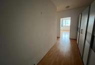 Zentrumsnahe Wohnung mit Küche, Loggia und tollem Ausblick!