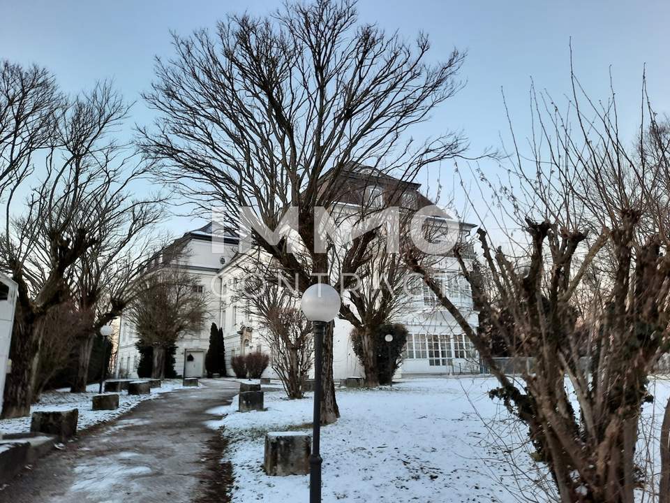 KFZ-Überdachter-Abstellplatz Schloss Traunegg T06