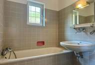 Haus mit Wirtschaftsgebäude